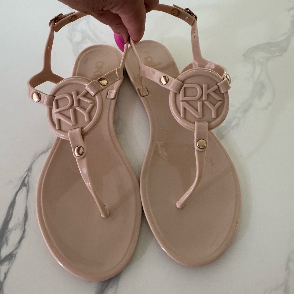DKNY Cream Sandals with T-Strap and Medallion
